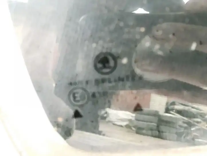 Skoda Octavia Mk1 (1U) (1996 - 2004)   Маленькое стекло 