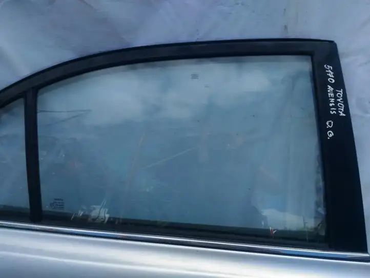 Toyota Avensis T250 (2003 - 2006) Стекло задней двери — фото 1