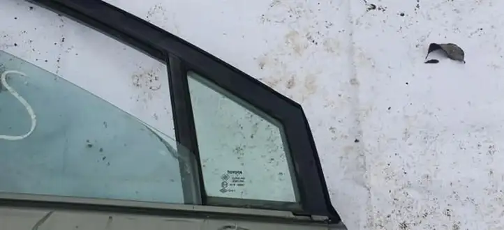 Toyota Corolla Verso AR10 (2004 - 2009)   Маленькое стекло 