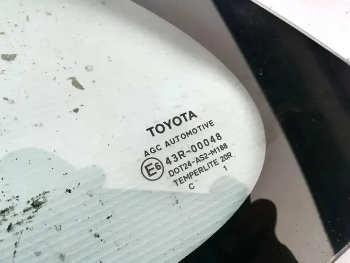 Toyota Yaris (2009 - 2012) Заднее боковое стекло — фото 2