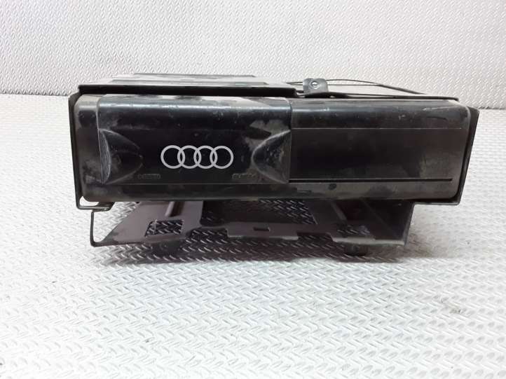 8D9035111 Audi A4 S4 B5 8D CD/DVD keitiklis