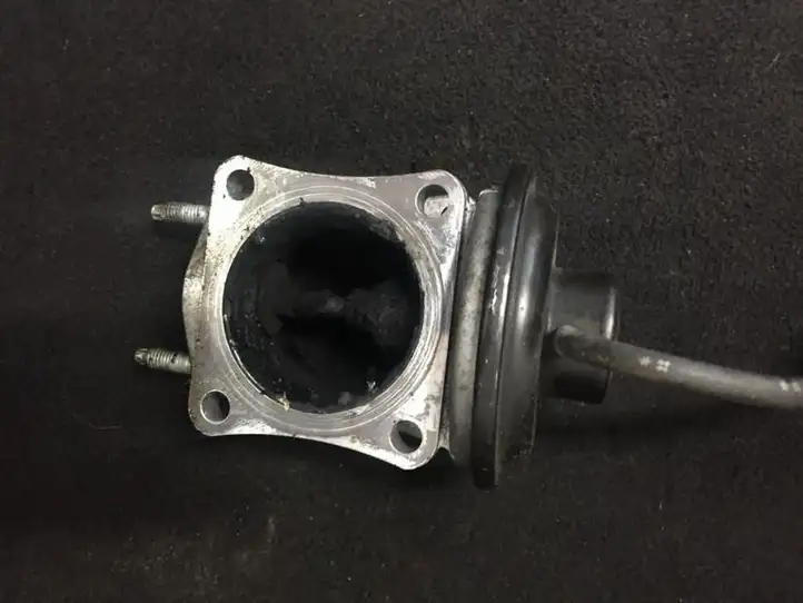 Toyota Land Cruiser (J100) (1998 - 2007)  2562017020 Клапан EGR