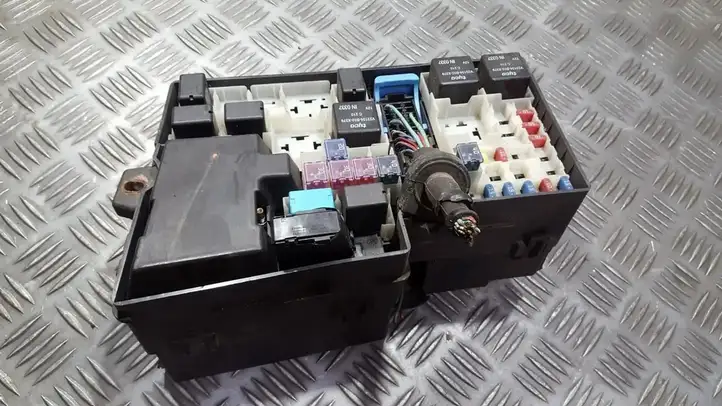 Mazda 3 I (2003 - 2006) bp4k66767 Блок предохранителей (комплект) — фото 1