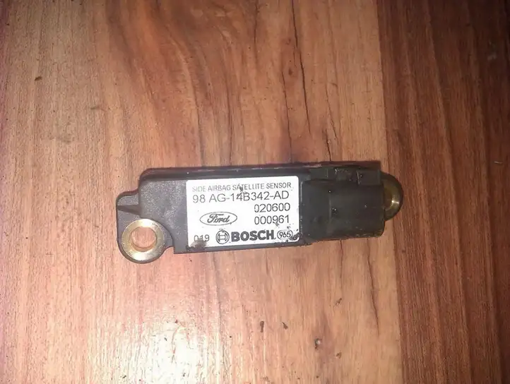Ford Focus (1998 - 2004) 98AG14B342AD Датчик удара SRS — фото 1