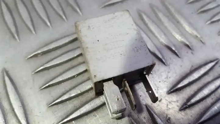 Volkswagen Caddy (2004 - 2010)  1K0951253 Другое реле