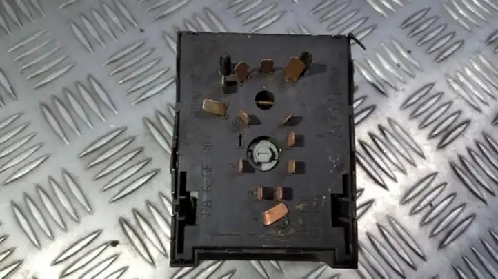Opel Vectra B (1999 - 2002) 90504968 Включатель фонарей — фото 2