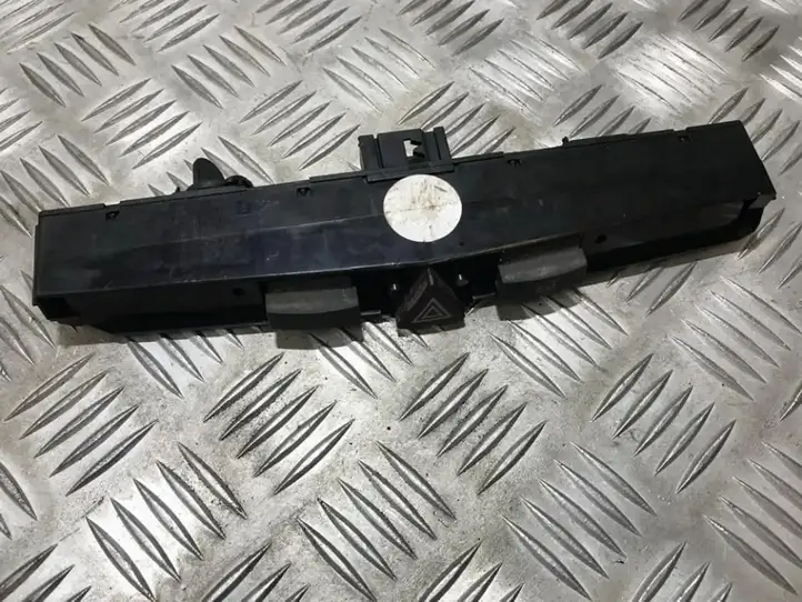 Opel Astra H (2004 - 2009) 03758075 Включатель аварийных фонарей — фото 1