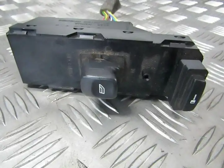 Volvo V70 (2004 - 2007) 30737519 Кнопка стеклоподъемников — фото 1