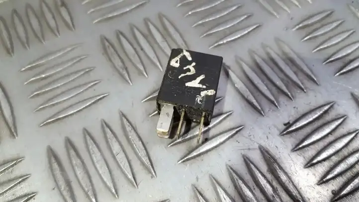 Audi A3/S3 8P (2004 - 2008)  8z0951253 Другое реле