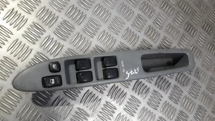 Toyota Avensis Verso (1995 - 2001) 8404044030 Блок кнопок стеклоподъемников — фото 1