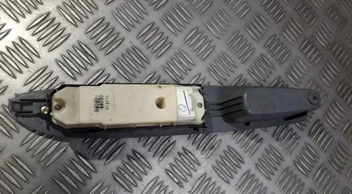 Toyota Avensis Verso (1995 - 2001) 8404044030 Блок кнопок стеклоподъемников — фото 2