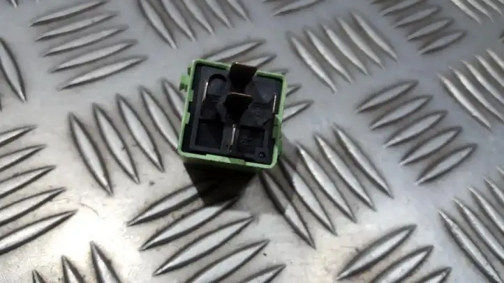 BMW 3 E46 (1998 - 2005)  61368373700 Другое реле