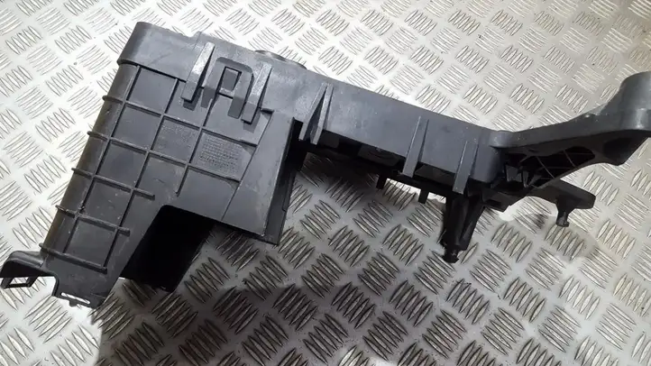 Volkswagen Golf V (2003 - 2009)  1k0915336b Ящик аккумулятора