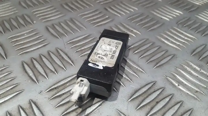 Volkswagen PASSAT B6 (2005 - 2010)  3C9035552 Блок управления антенной