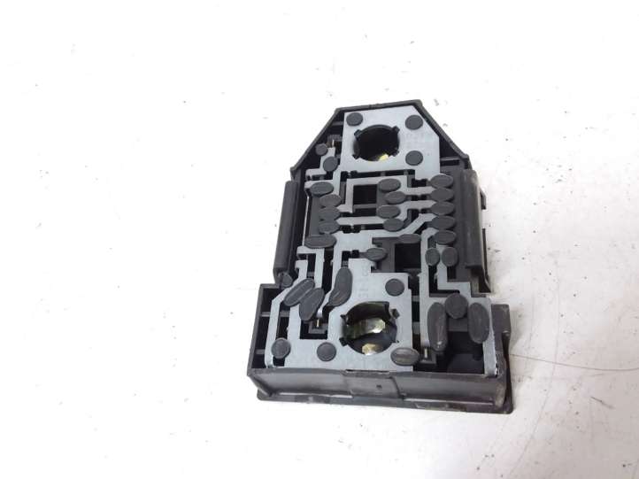 333945257 Volkswagen PASSAT B3 Galinio žibinto detalė