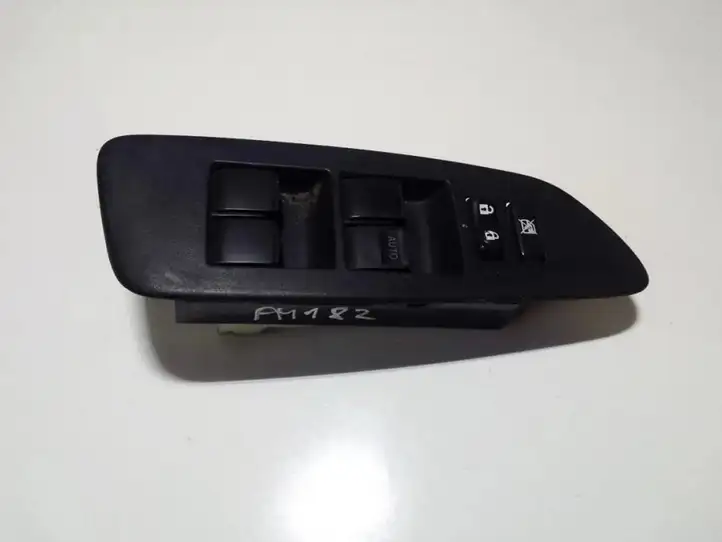 Toyota Auris 150 (2006 - 2012) 9230b75 Кнопка стеклоподъемников — фото 1