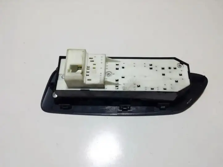 Toyota Auris 150 (2006 - 2012) 9230b75 Кнопка стеклоподъемников — фото 2