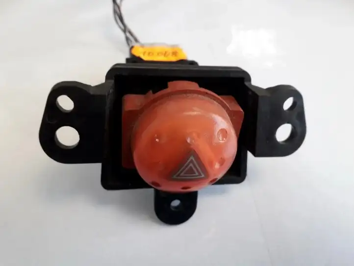 Nissan Almera N16 (2000 - 2010) niles06016 Включатель аварийных фонарей — фото 1
