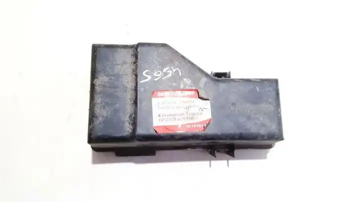 Toyota Corolla Verso AR10 (2004 - 2009) 8267242100 Крышка ящика предохранителей — фото 1