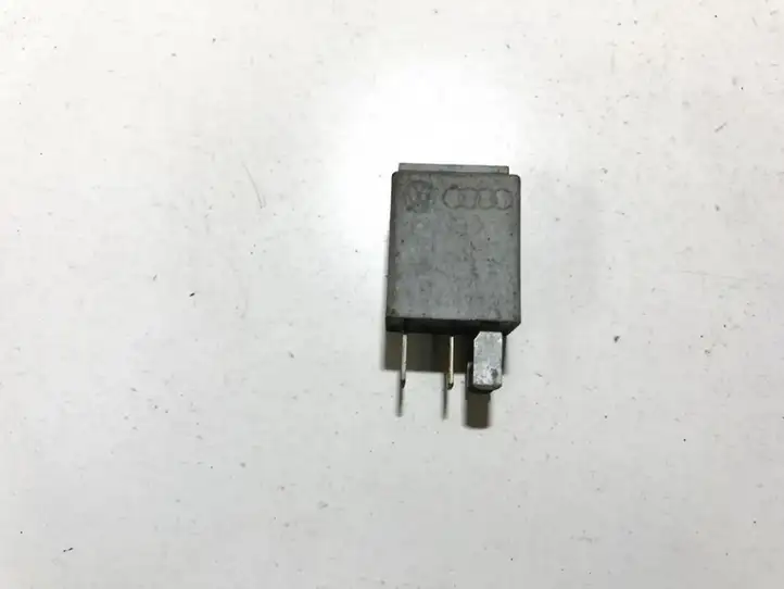 Volkswagen PASSAT B6 (2005 - 2010)  1k0951253 Другое реле