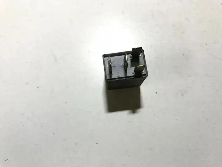 Volkswagen PASSAT B6 (2005 - 2010)  1k0951253 Другое реле