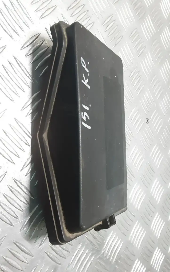 Lexus IS 220D-250-350 (2005 - 2010) 8266253070 Крышка ящика предохранителей — фото 1
