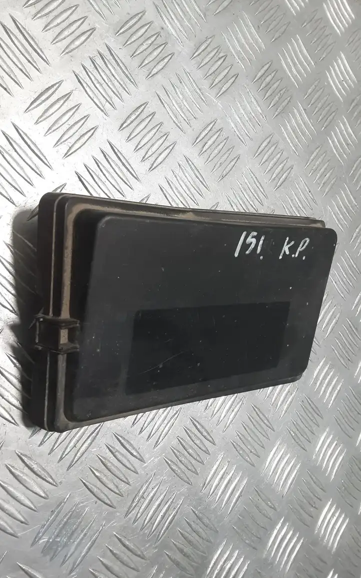 Lexus IS 220D-250-350 (2005 - 2010) 8266253070 Крышка ящика предохранителей — фото 3
