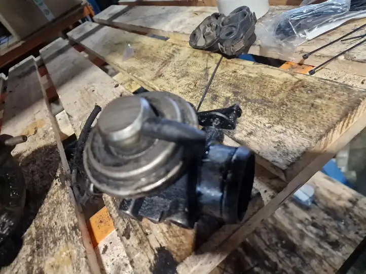 Volkswagen PASSAT B5.5 (2001 - 2005)  037131501G Клапан EGR