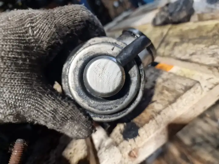 Volkswagen PASSAT B5.5 (2001 - 2005)  037131501G Клапан EGR