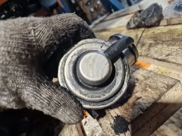 Volkswagen PASSAT B5.5 (2001 - 2005)  037131501G Клапан EGR