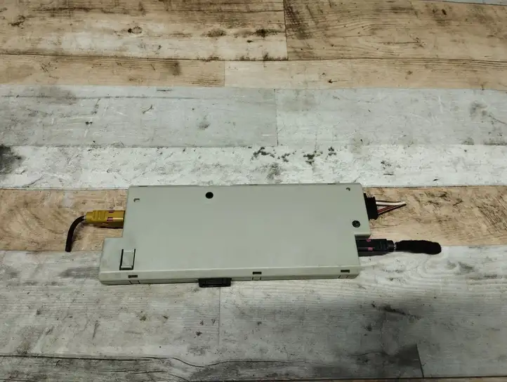 BMW 7 F01 F02 F03 F04 (2008 - 2016)  9276099 Усилитель антенны