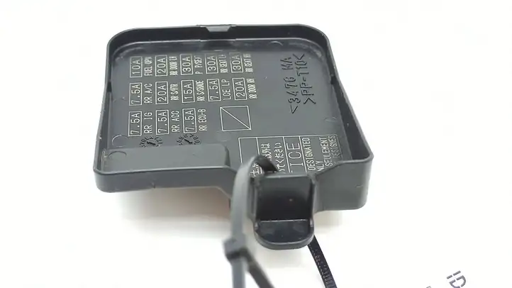 Lexus LS 430 (2000 - 2003)  3476 Крышка ящика предохранителей