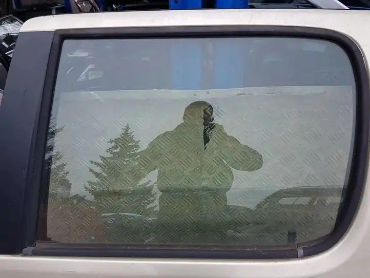 Toyota Yaris Verso (1999 - 2005) Стекло задней двери — фото 1