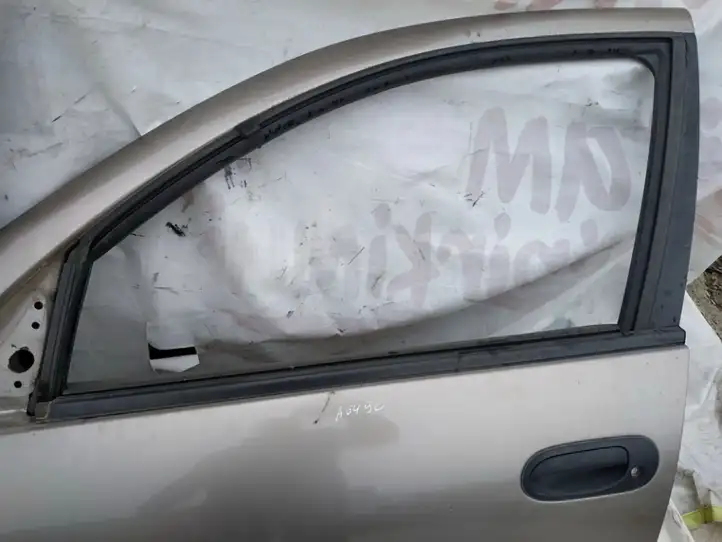 Nissan Almera N16 (2000 - 2010) Стекло передней двери — фото 1