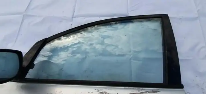 Toyota Avensis Verso (1995 - 2001) Стекло передней двери — фото 1