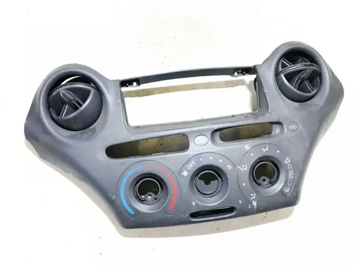 Toyota Yaris (1999 - 2003) 758268701d Прочие детали салона — фото 1