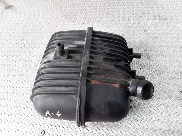 8E0129955 Audi A4 S4 B7 8E 8H Įsiurbimo rezonatorius