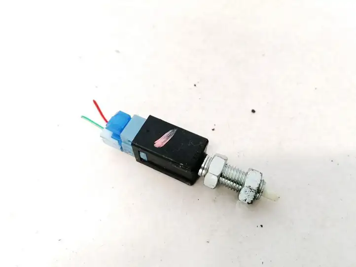 Subaru Legacy (2003 - 2009)   Датчик тормозной педали