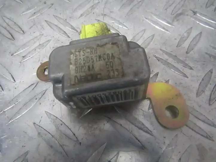 Mazda 323 (2001 - 2003)  b25d57kc0a Датчик удара надувных подушек