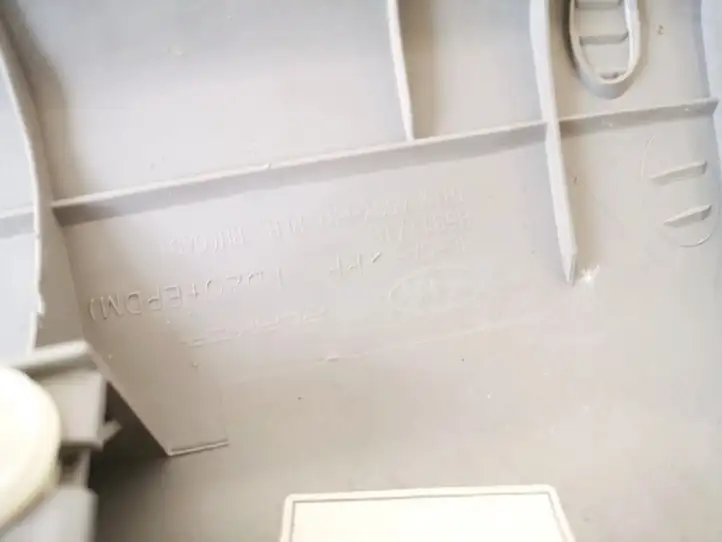 Kia Sorento (2002 - 2006)  858113e000 Другая деталь салона