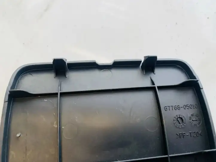 Toyota Avensis T250 (2003 - 2006) 6776805010 Прочие детали салона — фото 3