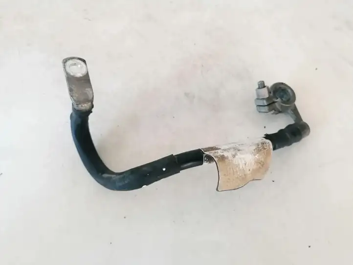 Seat Altea (2004 - 2009) Плюсовой провод аккумулятора — фото 1