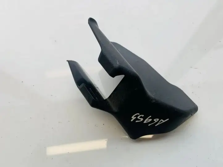 Toyota Prius (XW30) (2009 - 2015) 7215747040 Прочие детали салона — фото 1