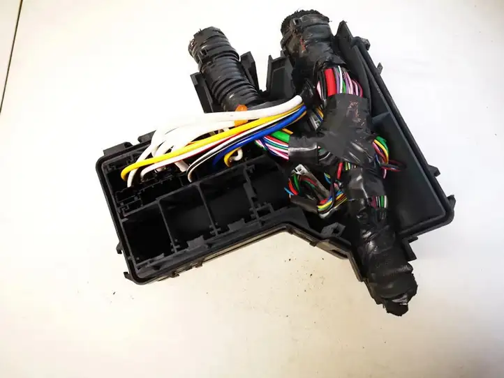 Nissan Qashqai (2006 - 2010)   Ящик предохранителей (комплект)