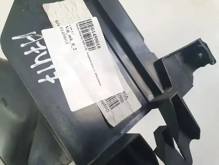 Skoda Octavia Mk2 (1Z) (2004 - 2013)  0501239935 Другая внешняя деталь