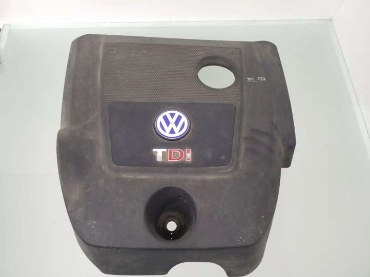 038103925 Volkswagen Golf IV Variklio dangtis (apdaila)