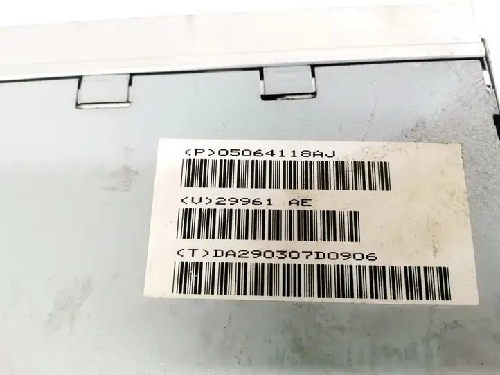 Chrysler 300 - 300C (2005 - 2011) P05064118AJ Усилитель звука — фото 3