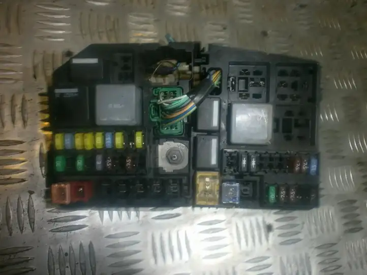 Ford Mondeo Mk III (2000 - 2007)   Ящик предохранителей (комплект)