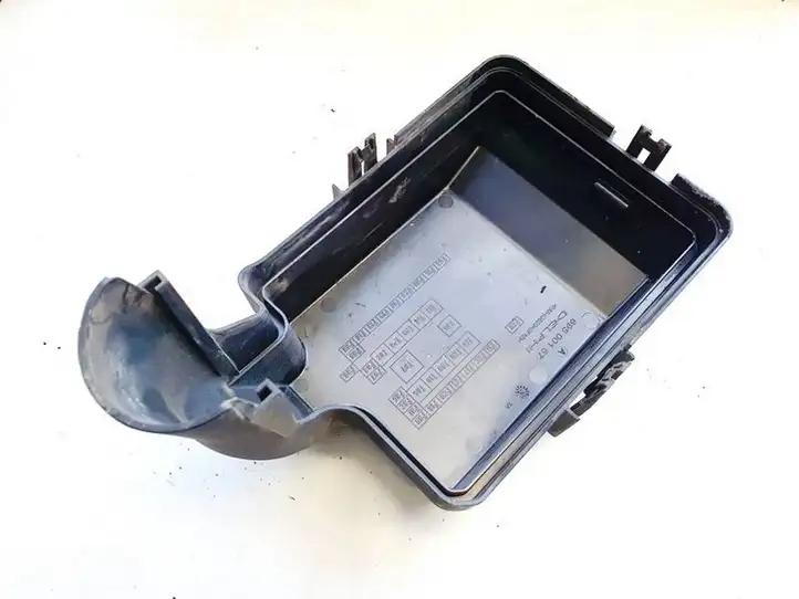 Iveco Daily 30.8-9 (1995 - 2008)  69500167 Крышка ящика предохранителей