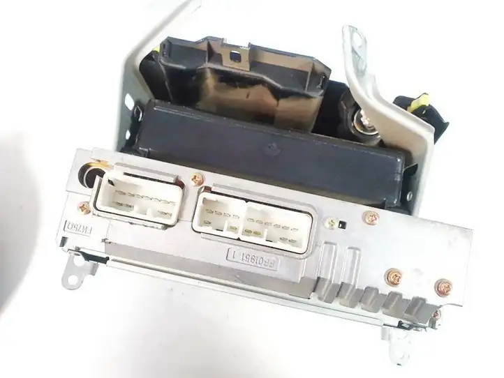 Toyota Yaris Verso (1999 - 2005) 8612052030 Магнитола / мультимедийная система — фото 2